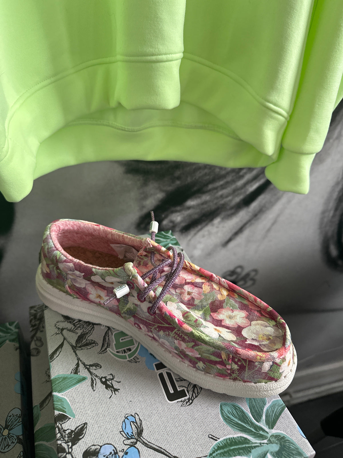 Schuhe / Slipper , Sneaker