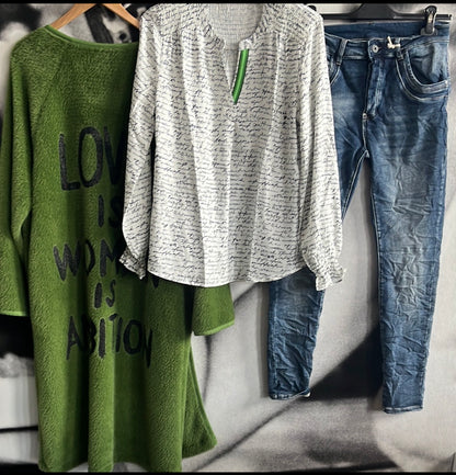 Bluse ,white Letters, Emily van den Bergh