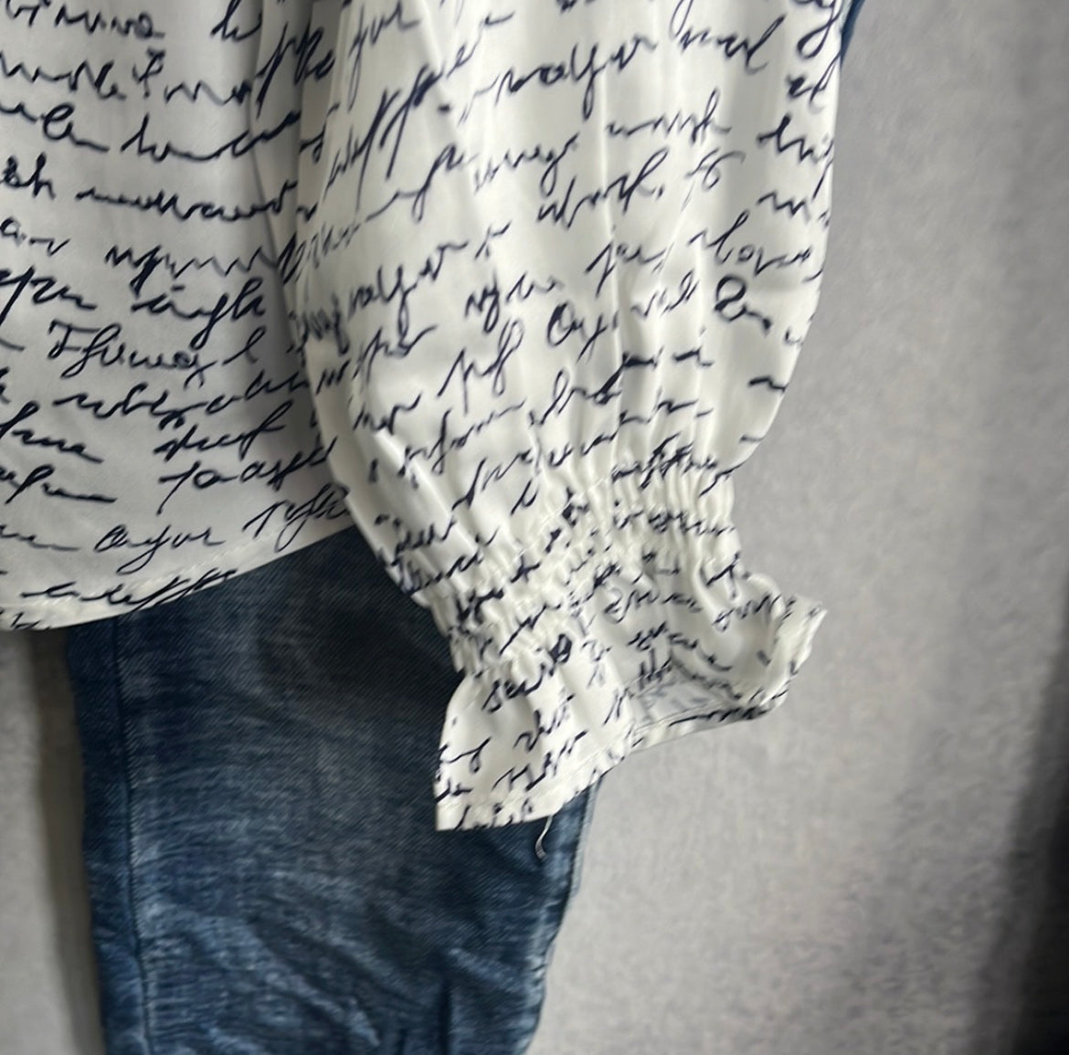 Bluse ,white Letters, Emily van den Bergh