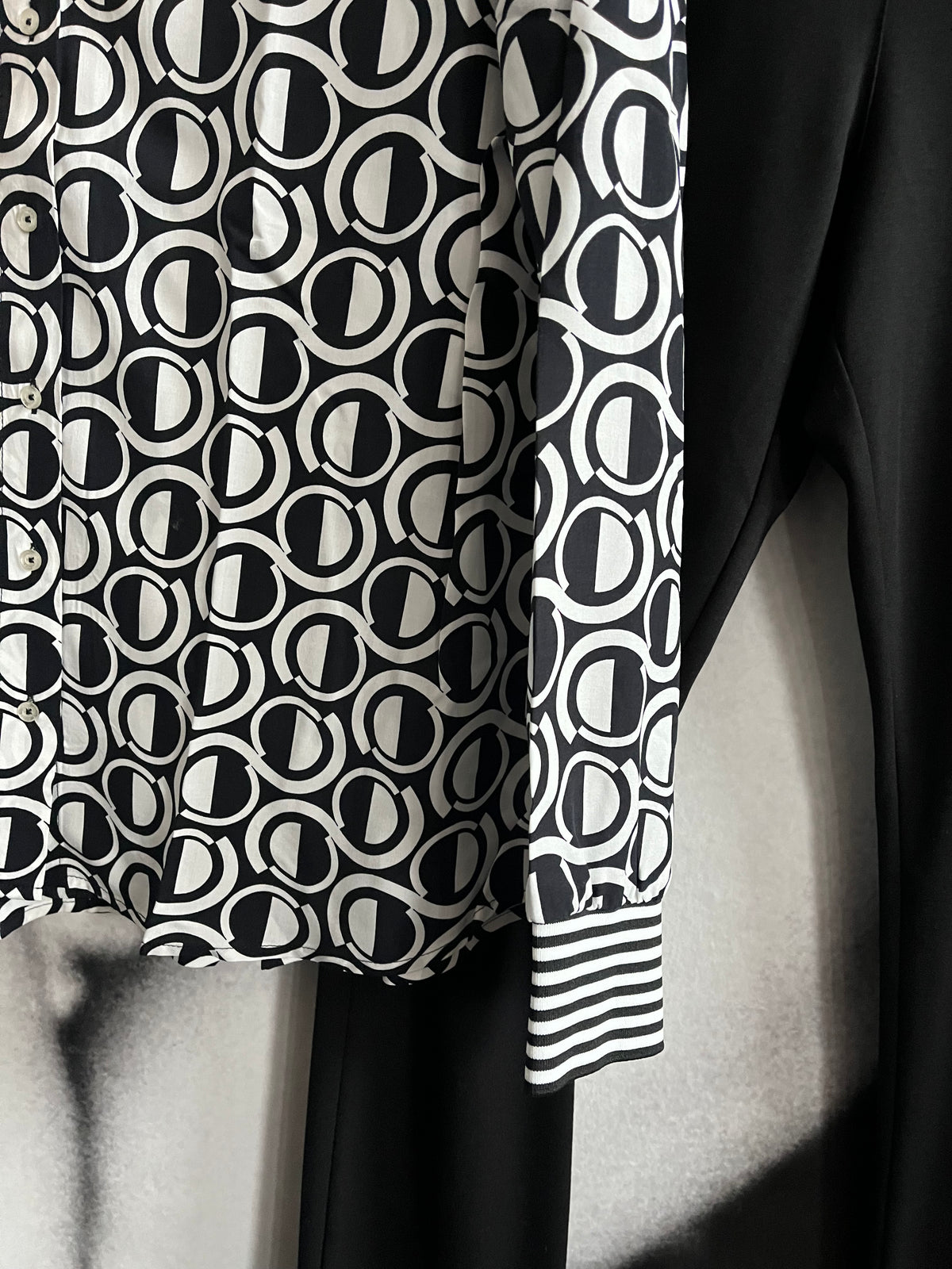 Bluse , Black Dots II, Emily van den Bergh / schwarz/weiss Bündchen