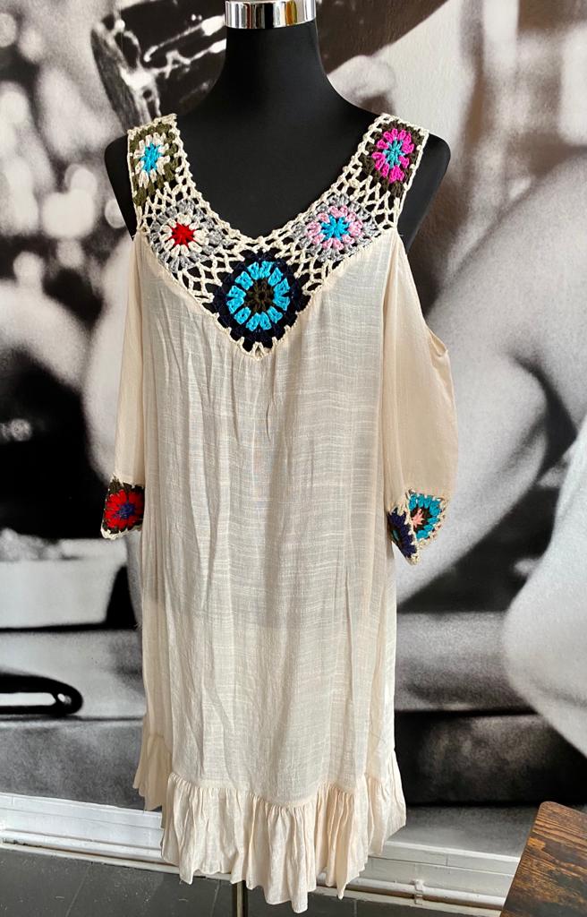 Kleid, mit Häkelrand,