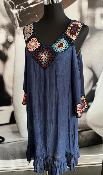 Kleid, mit Häkelrand,