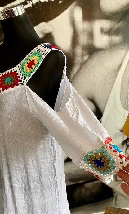 Kleid, mit Häkelrand,