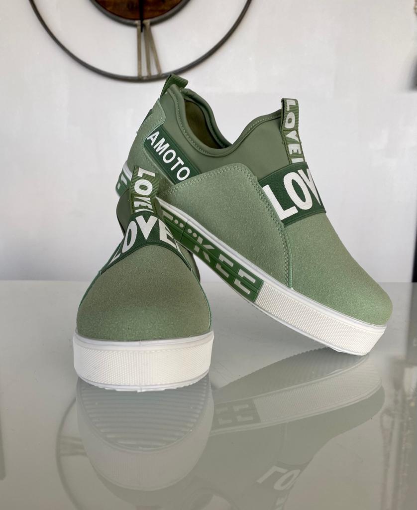 Schuhe / Sneaker " Love " grün