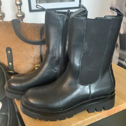 Schuhe / Stiefel , hoch, schwarz